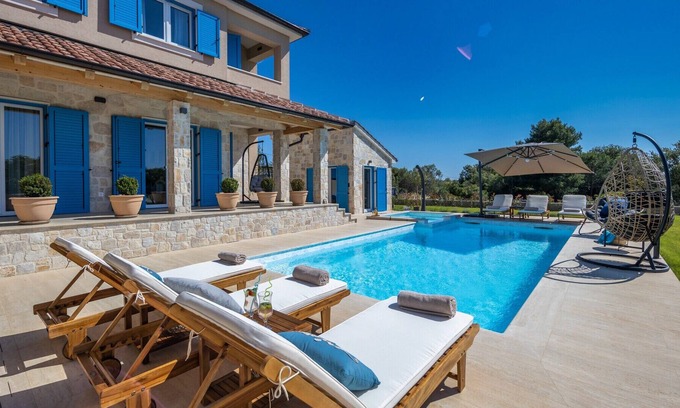 Muline Villa | Beautiful Villa Golden Olive