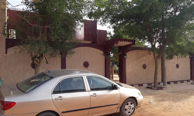 Niamey Bed & Breakfast | Beautiful villa with 6 bedrooms, 5 showers, hot/cold water and ample parking space
