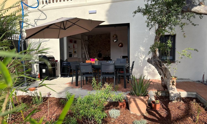 El Coll Villa | Beautiful Villa With Jacuzzi and Garden in City of Barcelona
