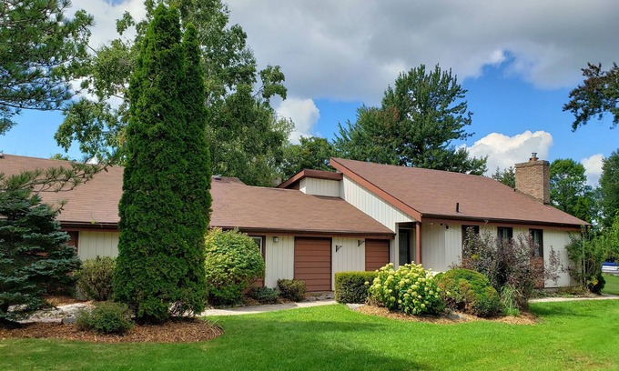 Lagoon City Cottage | Beautiful Waterfront Cottage in Lagoon City
