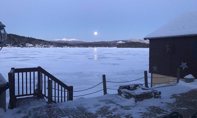 Bristol Cottage | Beautiful Waterfront Property - Family Reunion Destination