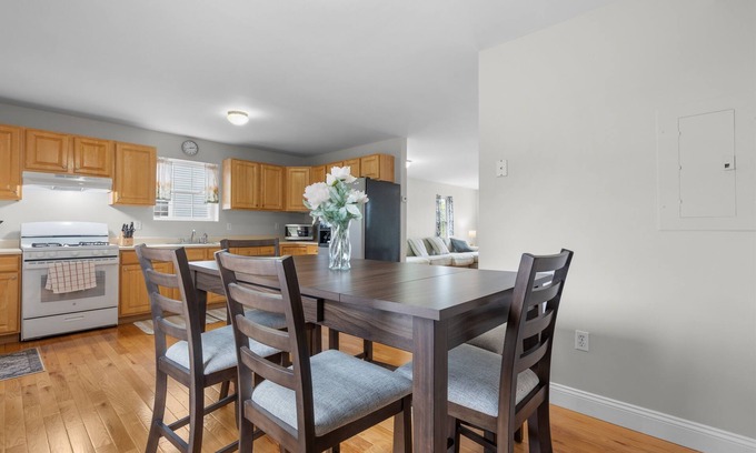 Fair Haven House | Beautiful Waterfront 4 Bedroom, 1.5 Bathroom Unit.
