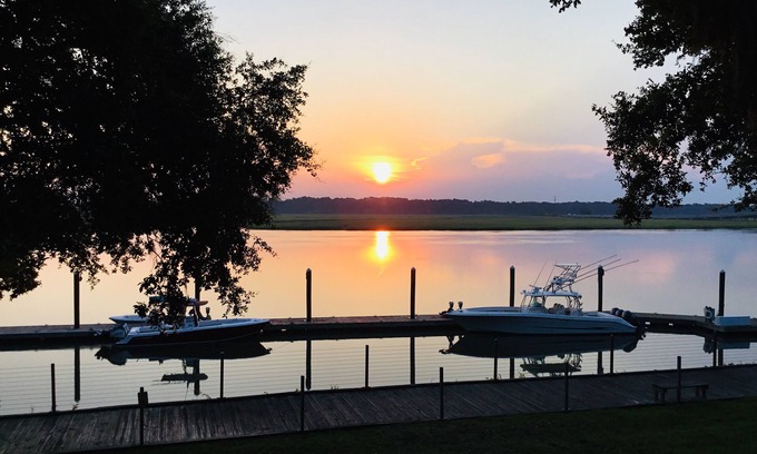 Beaufort Condo | Beautiful waterfront views, super clean, close to Parris Island and beaches!
