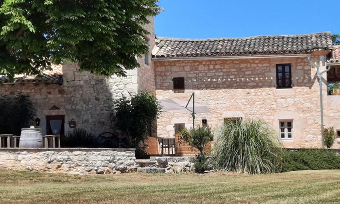 Andillac Cottage | Beautiful white stone gîte in a character property with swimming pool