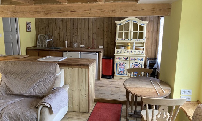 Bazens House | Beautiful wooden clad gite with many original features with hot tub