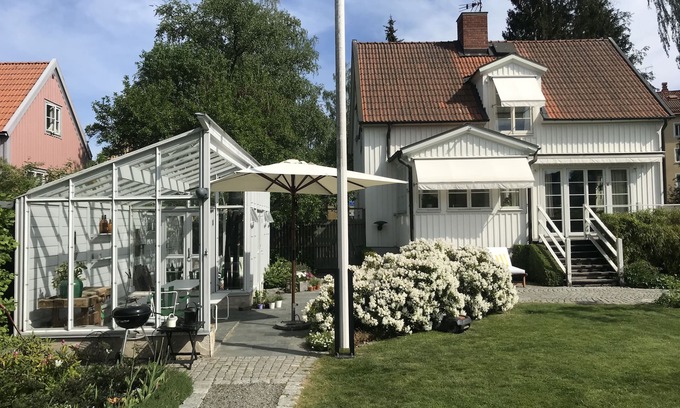Enskededalen House | Beautiful wooden house with lots of charm and comfort and a sunny garden