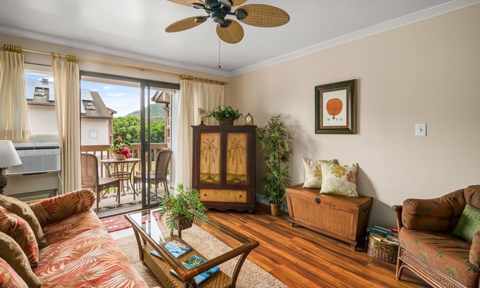 Nawiliwili Condo | Beautifully decorated in Hawaiian style.