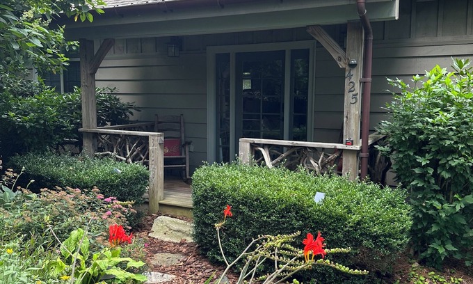 Cashiers House | Beautifully decorated cottage in Trillium Golf & Lake club community.