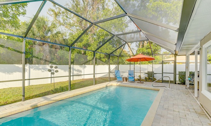 Gulf Gate Estates House | Beautifully Decorated Pool Home 2 Bed/2 Bath minutes away from Siesta Key Beach!