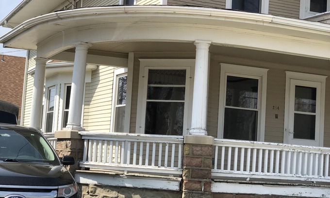 New Hampton House | Beautifully preserved 5 bedroom home for gathering family and friends!