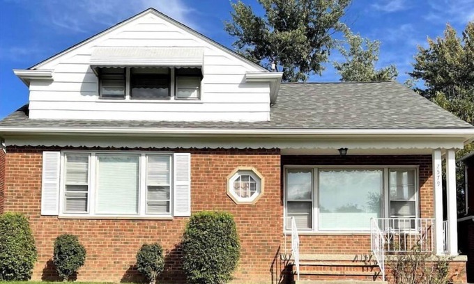 Beachwood House | Beautifully Renovated, Luxury Home in Beachwood OH