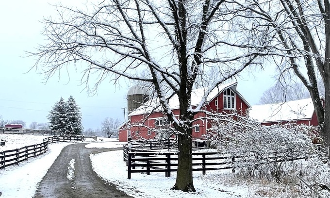 Metamora House | Beautifully restored 1890 barn sleeps 14