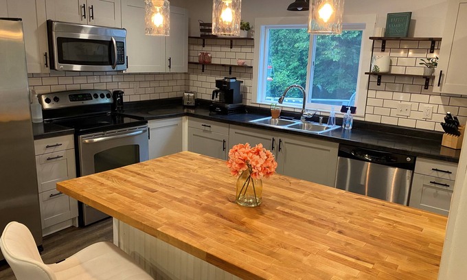 Barryton House | Beaver Den - A relaxing stay on the Chippewa River!