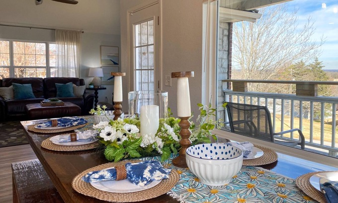 Beaver Shores House | Beaver Lake Family Getaway+Relaxing Hot Tub