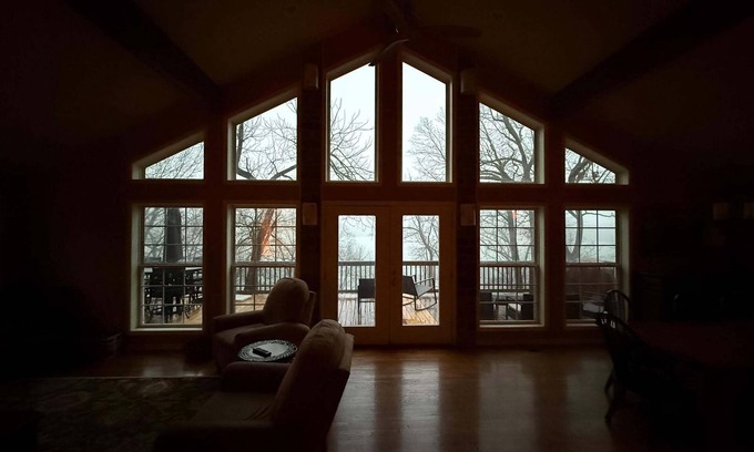 Beaver Shores House | Beaver Lake Views+Hot Tub+Spacious Family Fun+Pets