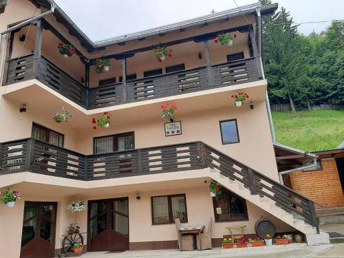 Dambovicioara Bed & Breakfast | Bed and breakfast ∙ 2 guests