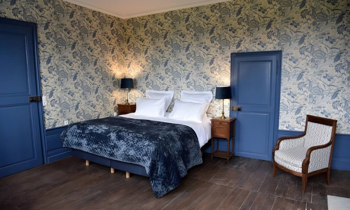 Sanxay Bed & Breakfast | Bed and Breakfast 'Chambre Familiale' with Shared Garden and Wi-Fi