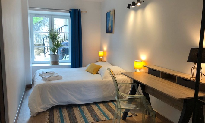 Rollainville Bed & Breakfast | Bed and Breakfast 'D'hôte Simple' with Shared Terrace, Private Garden and Wi-Fi