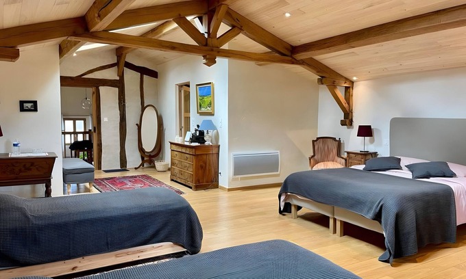 Iholdy Bed & Breakfast | Bed and Breakfast 'Lukugaraia' with Mountain View, Private Garden and Wi-Fi