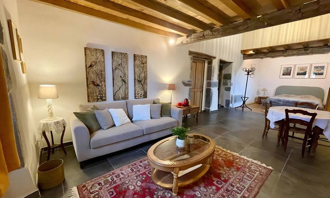 Iholdy Bed & Breakfast | Bed and Breakfast 'Olceiry' with Mountain View, Private Garden and Wi-Fi