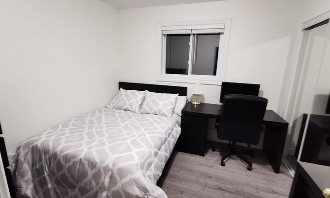 Lisgar House | Bedroom 3, side room on 2nd Fl