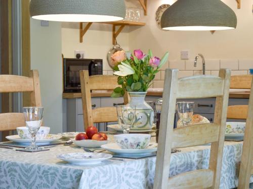 Newton Abbot House | Beech Tree Cottage At Blackaton Manor Farm