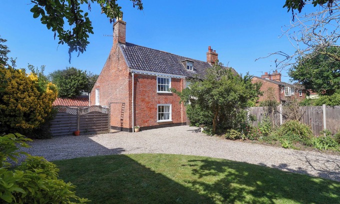 Beccles Cottage | BEEHIVE, pet friendly, country holiday cottage in Beccles