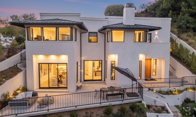 Hollywoodland Villa | Belden Modern Villa - Iconic Hollywood Hills Retreat