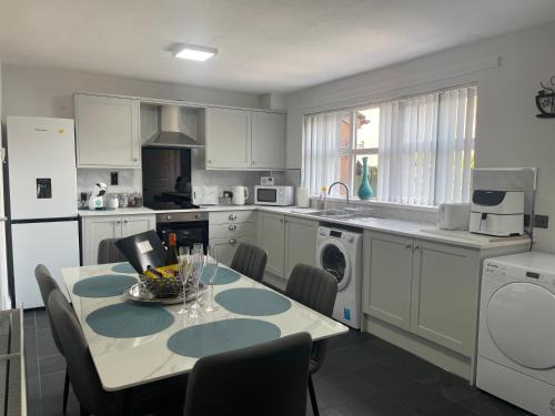 Belfast City Centre House | Belfast Grand Central Living 5 Minutes Walk From Grand Central Station