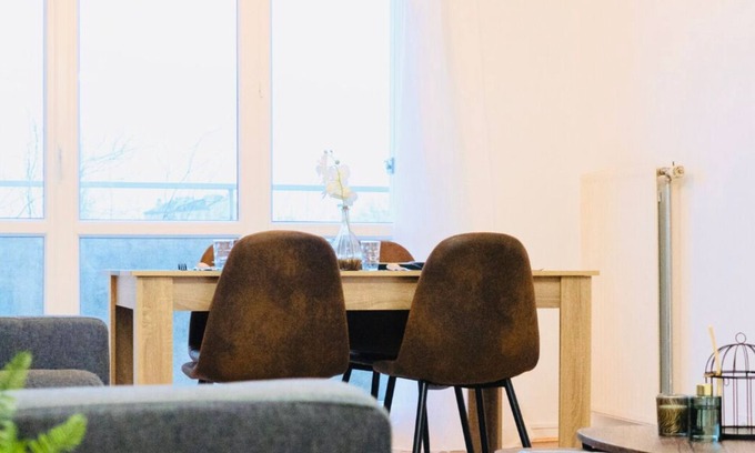 La Chapelle-Saint-Luc Apartment | Bella Luna III: Elegant and bright Apartment-Balcony-Free parking-Massage