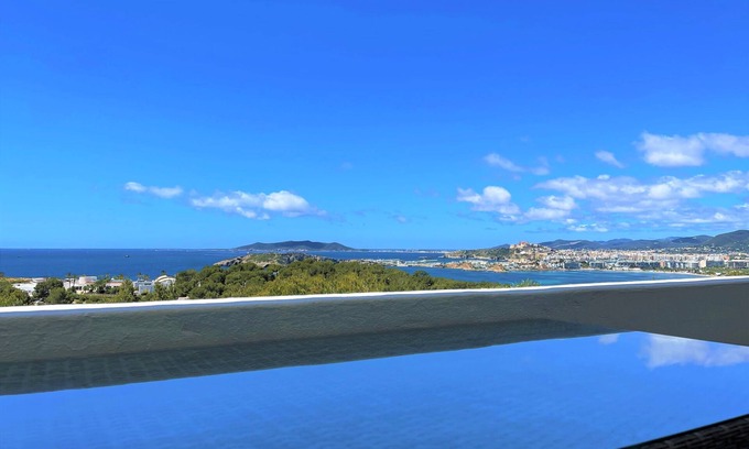 Puig Manya House | "BELLA VISTA" Dream view Wlan/Pool