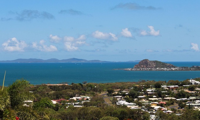 Taranganba Apartment | Bella Vista Yeppoon. Spectacular Ocean Views with Continental Breakfast