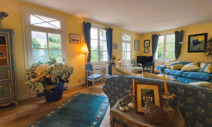 Saint-Cyr-sur-Loire House | Belle Maison de Caractère Avec Grand Jardin Clos