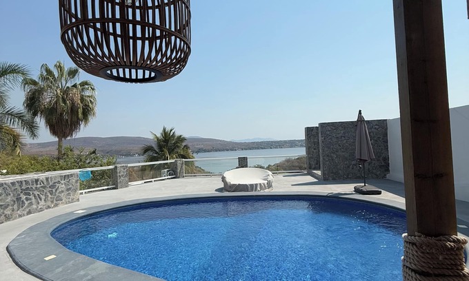 Tequesquitengo House | Belle Vue" house, with a spectacular view of the Tequesquitengo Lake.
