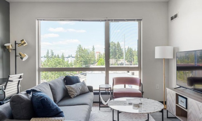 Northeast Bellevue Apartment | Bellevue 1BR w Gym Roof WD nr Bars Dining SEA-423