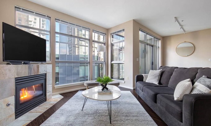 Northwest Bellevue Apartment | Bellevue Sophisticated 2BD 2BA Apartment