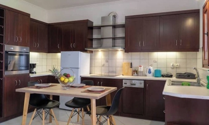 Korfalonas Apartment | Ben's Homes Elegant Suite