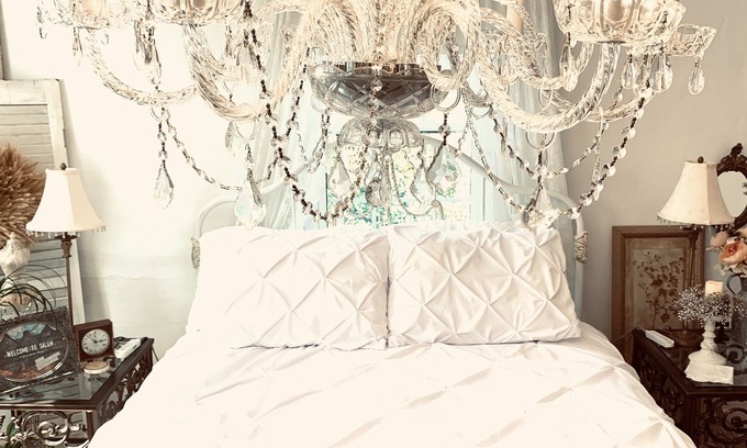Salem Apartment | Benjamin Crombie Suite