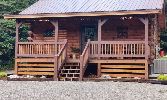 Whiteside Cabin | Bennett Lake Tiny Cabin