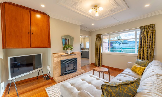 Waimate House | Best Accommodation in Town!