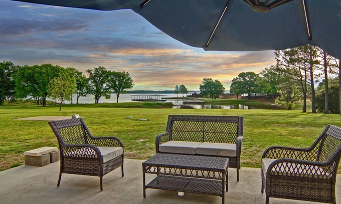 Alba House | Best Bass Fishing in the South!