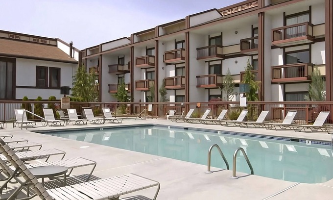 Wenatchee Resort | Best Choice! 2 Spacious Units, With Outdoor Pool and Free Parking!