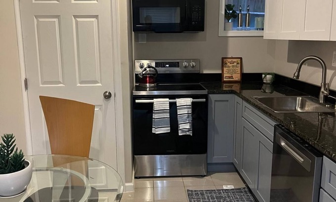 16th Street Heights Apartment | Best Choice. Spacious, 1BR 1BA Apt in NW DC area with free street parking.