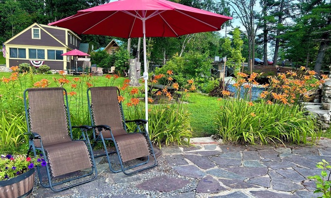Belgrade Lakes Cottage | Best fishing & sunsets-Long Pond. Walking distance to town.