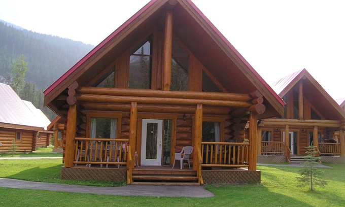 Golden House | Best in Class Deluxe Chalet - Cabin No. 18