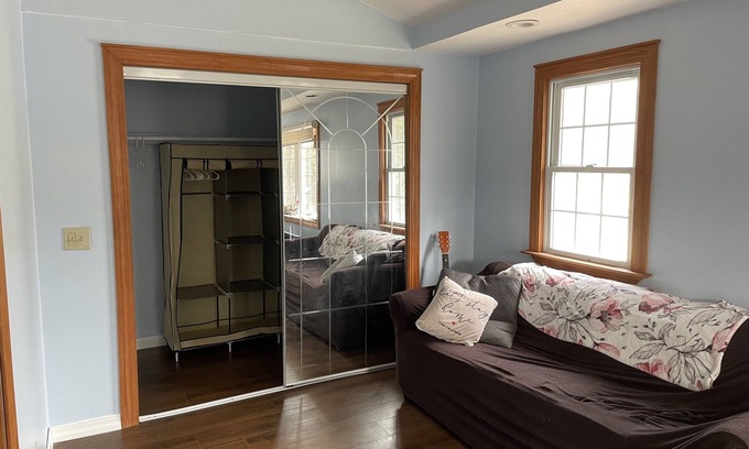 West Seneca Apartment | Best kept secret in West Seneca enjoy country atmosphere in the suburbs .