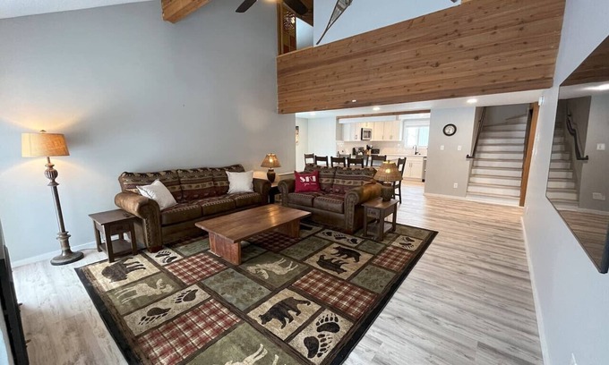 North Troy Condo | Best Location @ Jay: 2024 Remodel, Ski-in/Out by Waterpark, Tram, Ice Rink