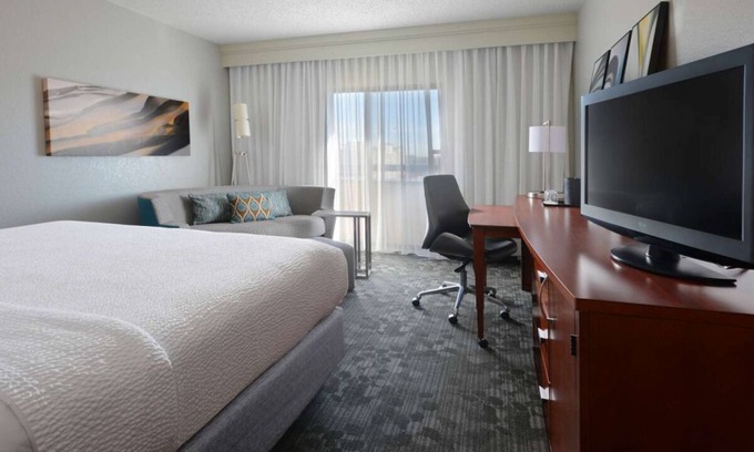 North Dallas Apartment | Best Value, Quality Stay! Pet-friendly & Modern Accommodation, Outdoor Pool!