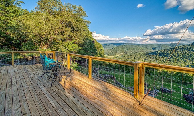 Jasper Cabin | Best View! Beautiful Ozarks cabin ON rim of AR Grand Canyon! Many new updates