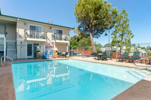 Altaville Hotel | Best Western Cedar Inn & Suites